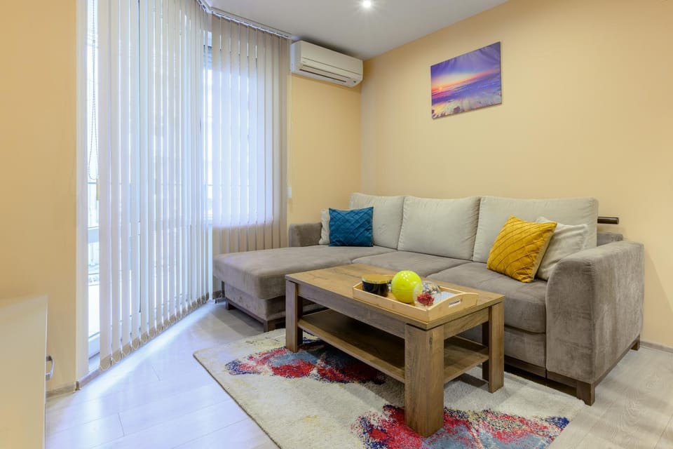 Living room, Seating area, air conditioner