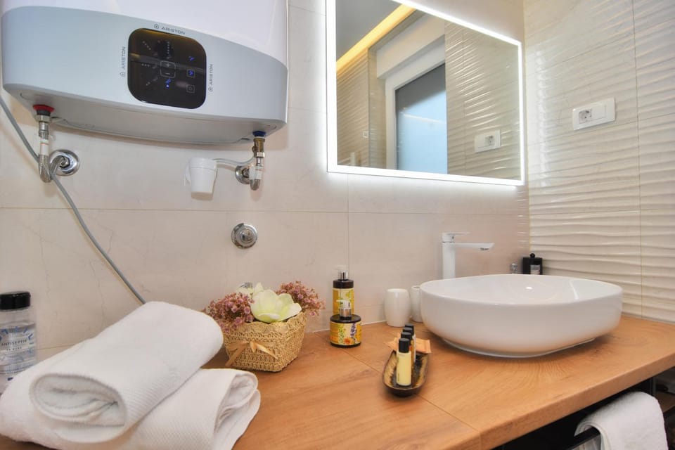Bathroom, towels