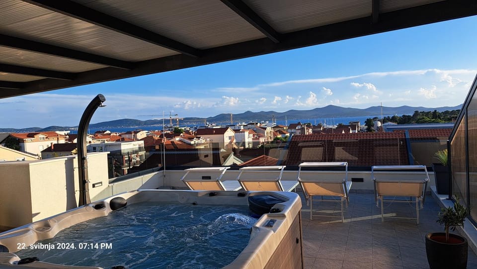 Hot Tub, Balcony/Terrace, Sea view, Swimming pool
