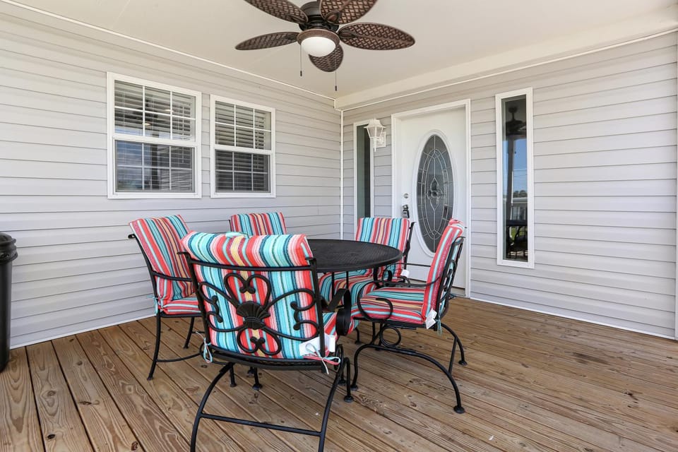 Salty Breeze by Pristine Property Vacation Rentals House in Florida