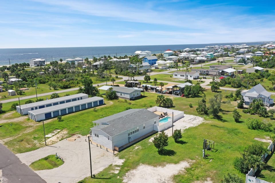 Salty Breeze by Pristine Property Vacation Rentals House in Florida
