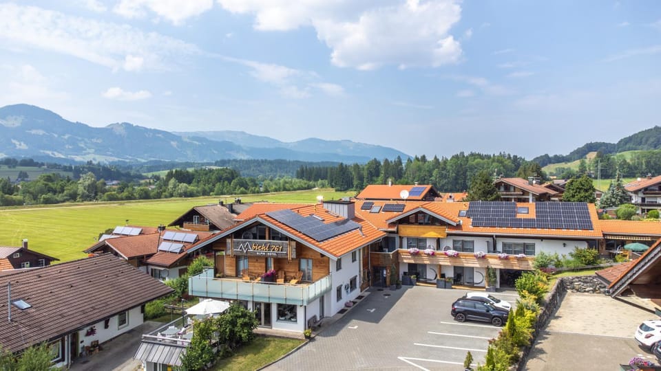 Staff, Bird's eye view, Summer