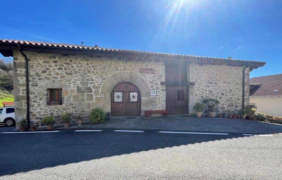 Hermoso Caserío Navarra. (Madoz) House in Basque Country