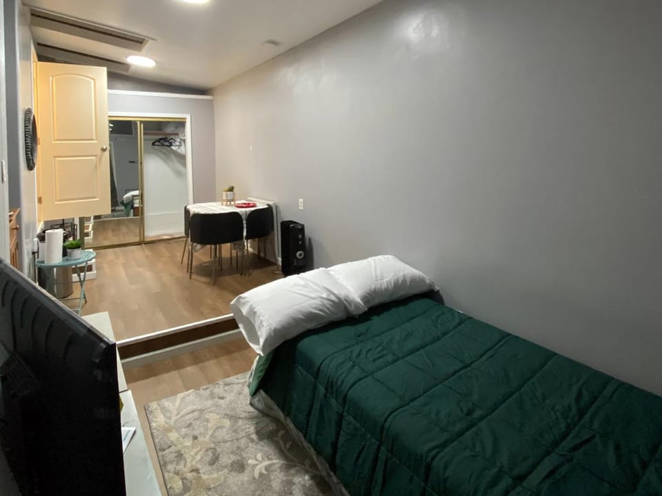 Adorable Studio in SF, near Daly City BART Apartment in Daly City