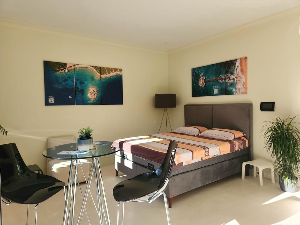 Bed, Living room