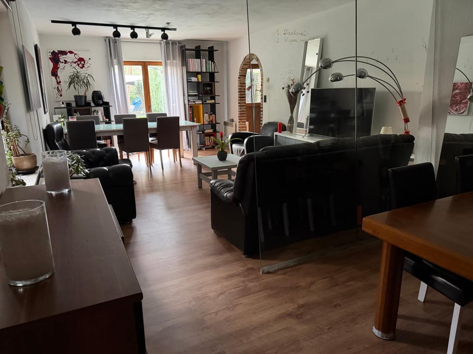 TV and multimedia, Living room, Dining area