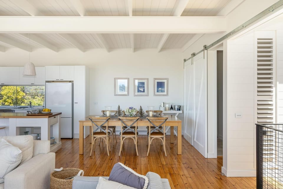 Gorgeous Bay views, sure to impress House in Melbourne Road