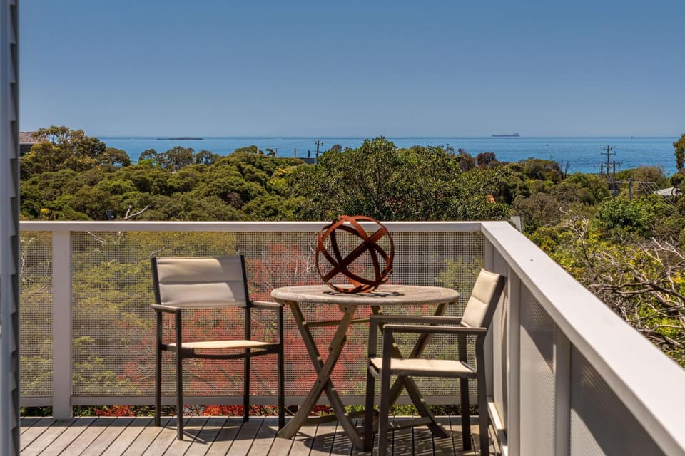 Gorgeous Bay views, sure to impress House in Melbourne Road