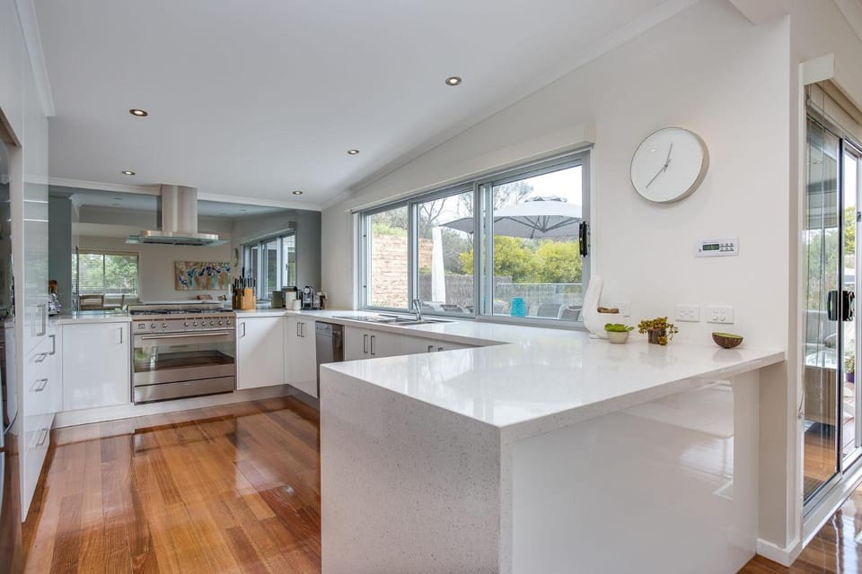 Holiday Haven with Pool House in Portsea