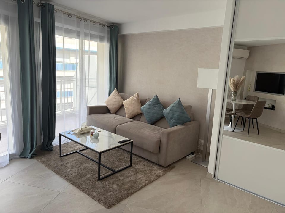 Studio élégant Cannes centre , proche croisette Apartment in Cannes