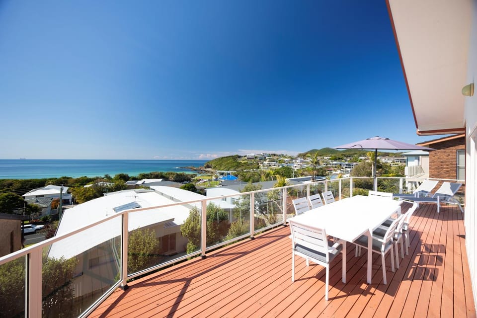 View (from property/room), Balcony/Terrace, Dining area, Sea view