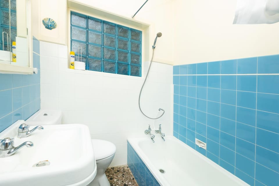 Shower, Toilet, Bathroom, Bath