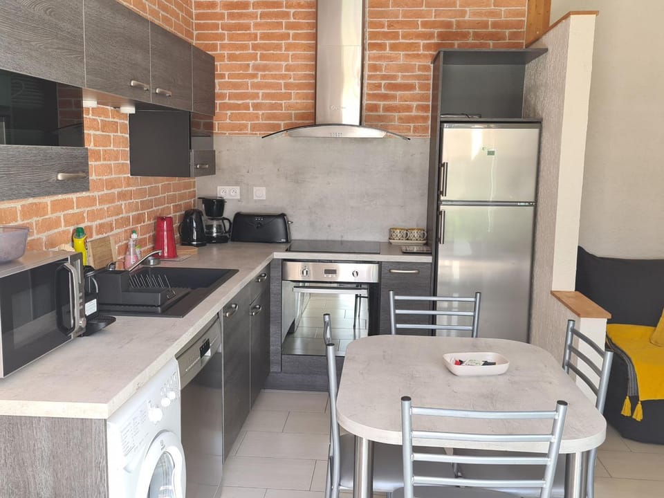 Maison rénovée avec jardin partagé de 2000m² à 1,3 km de la plage Clemenceau, idéale pour 4 personnes - FR-1-426-510 House in Pays de la Loire