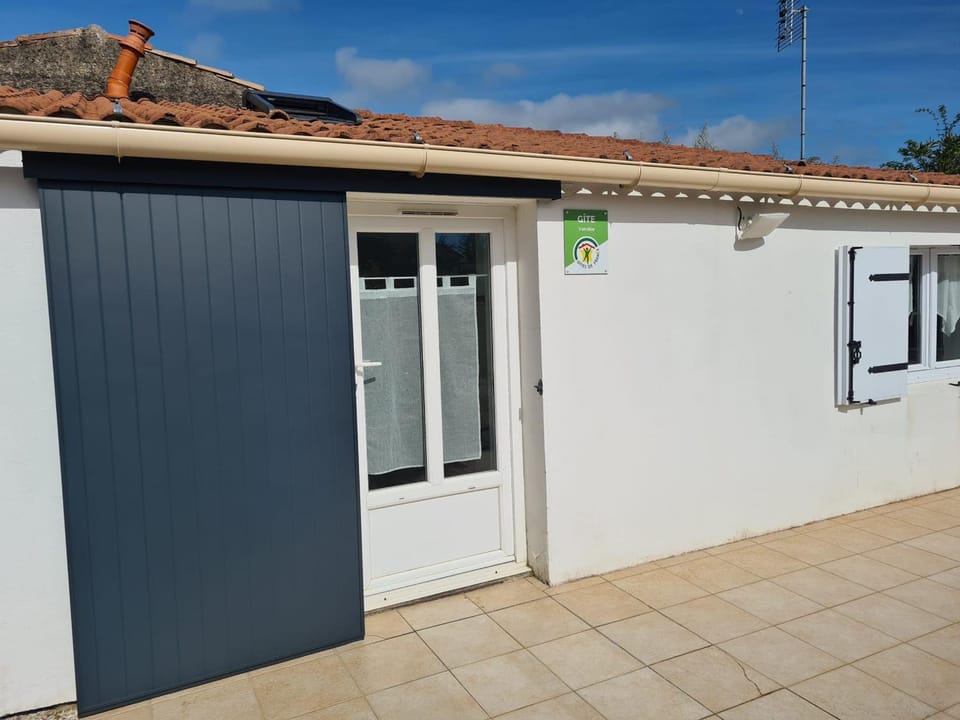 Charmante maison rénovée avec jardin commun, proche plage et commerces, idéale pour 2 personnes - FR-1-426-509 House in Pays de la Loire