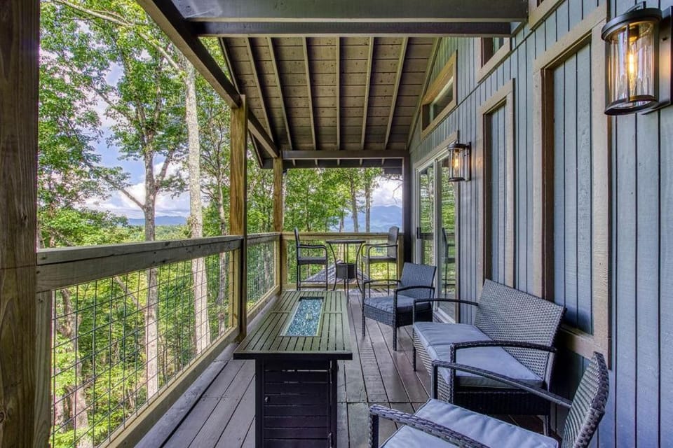 Smoky Vista Retreat Chalet in Gatlinburg