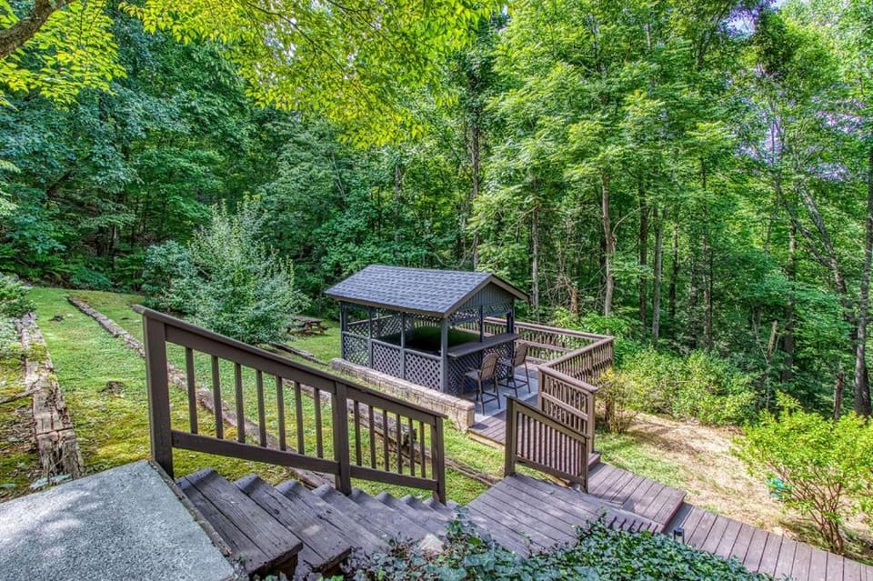 Smoky Vista Retreat Chalet in Gatlinburg