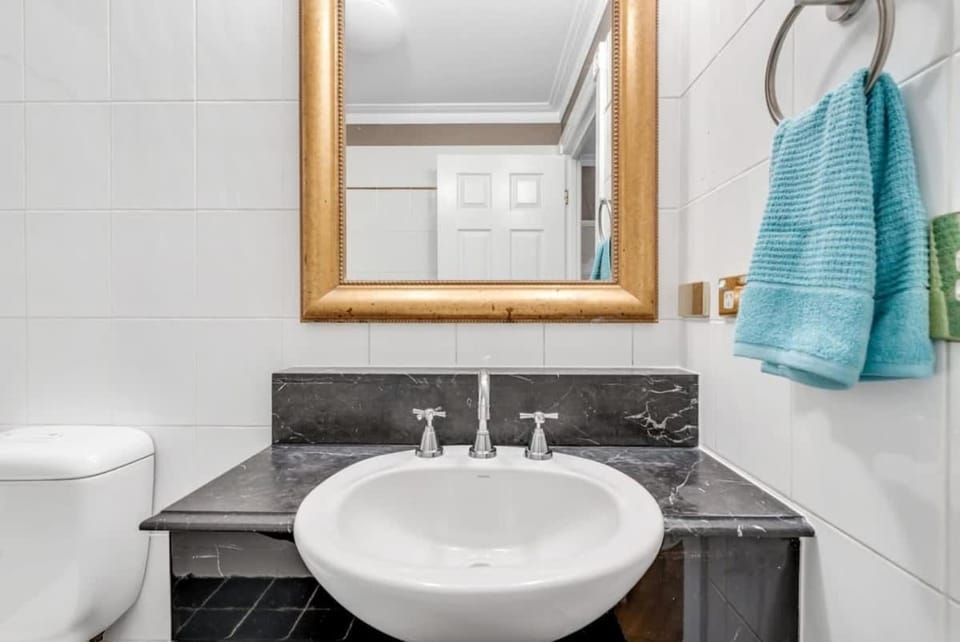 Bathroom, towels