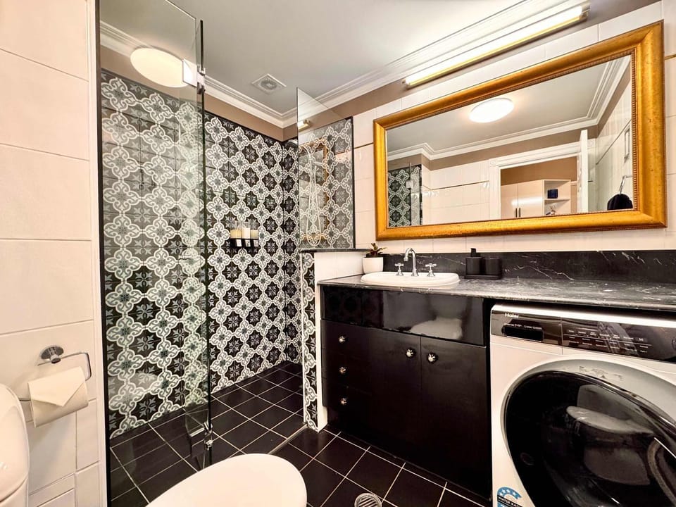 Shower, Bathroom, washing machine