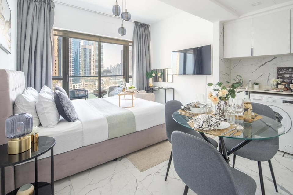 Bed, TV and multimedia, Kitchen or kitchenette, Dining area