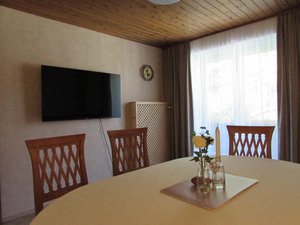 Communal lounge/ TV room, Living room, Dining area