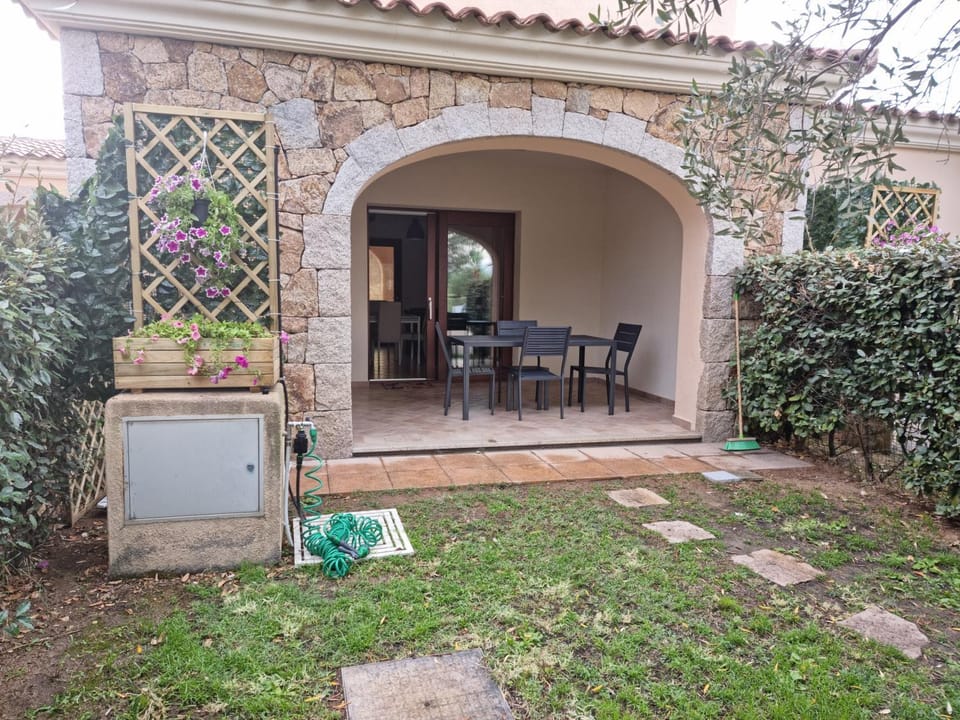 Patio, Facade/entrance