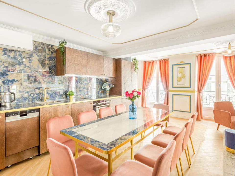 Kitchen or kitchenette, Dining area, stove