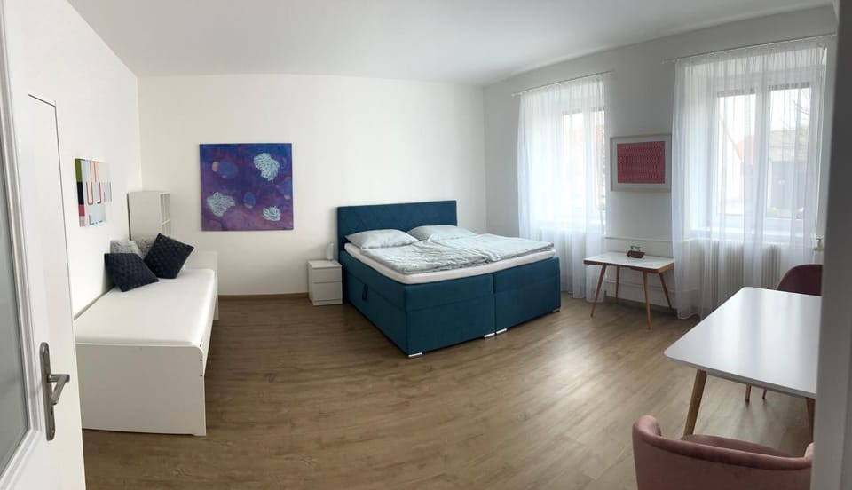 Photo of the whole room, Bedroom