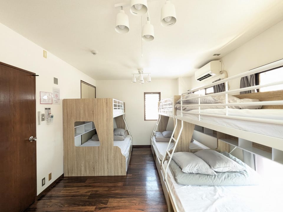 Bedroom, bunk bed
