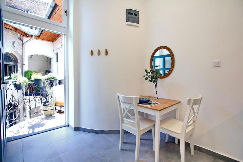 Balcony/Terrace, Dining area