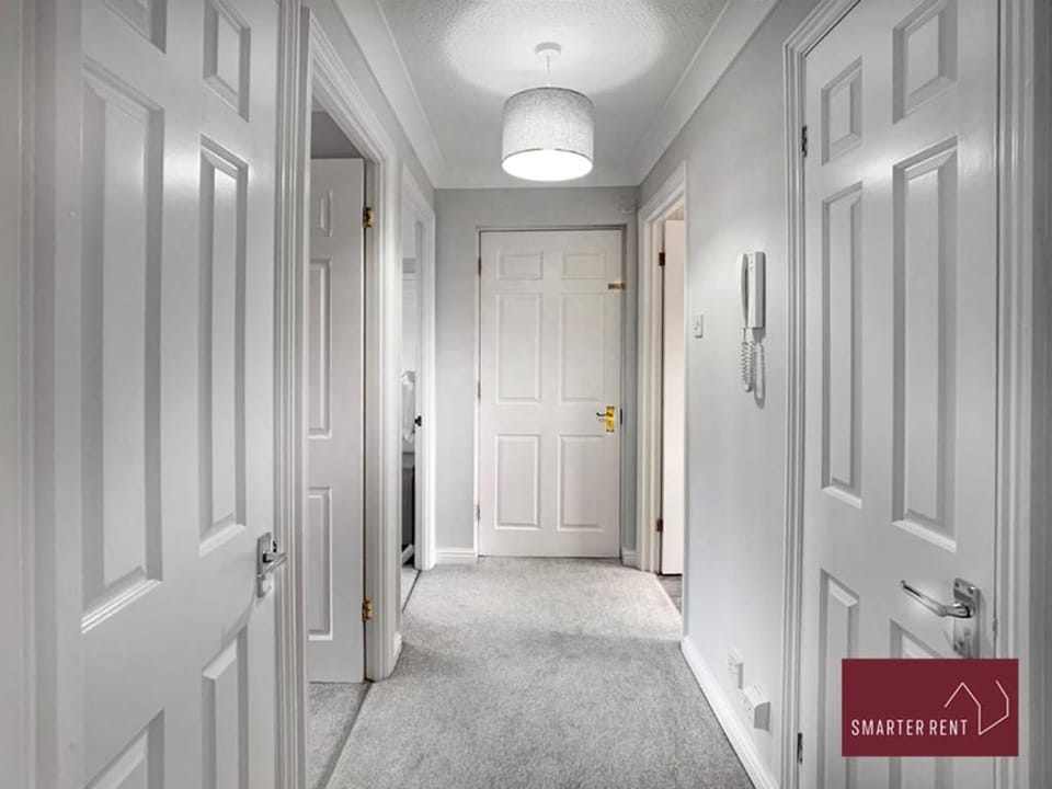Maidenhead - Gated Parking Balcony Apartment in Maidenhead