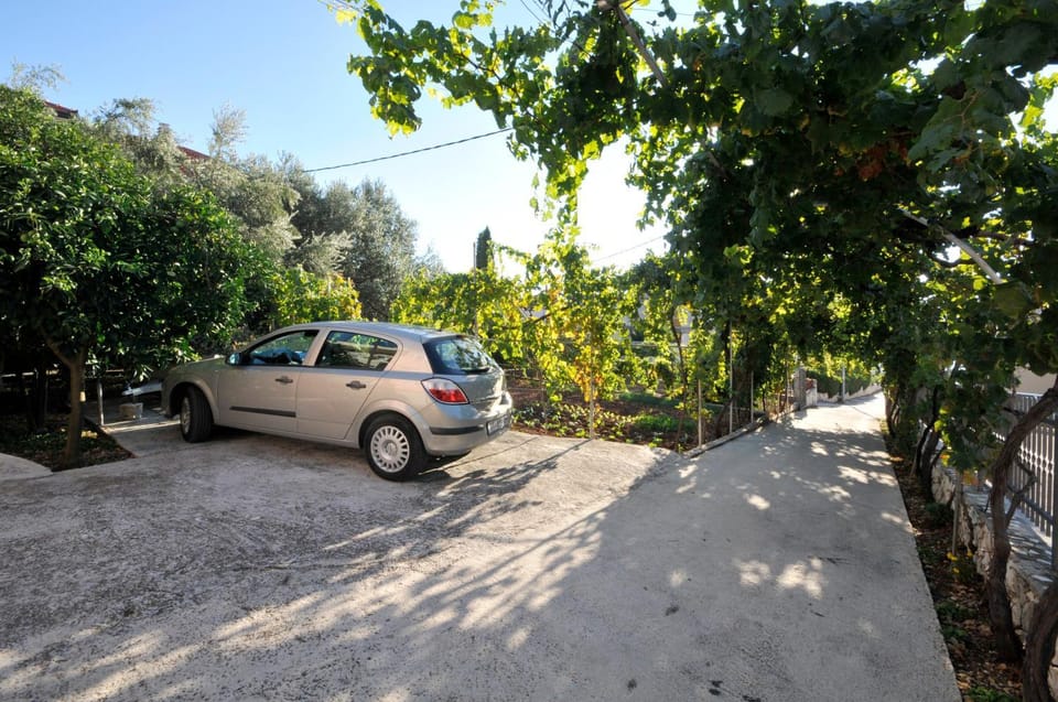 Quiet street view, Parking