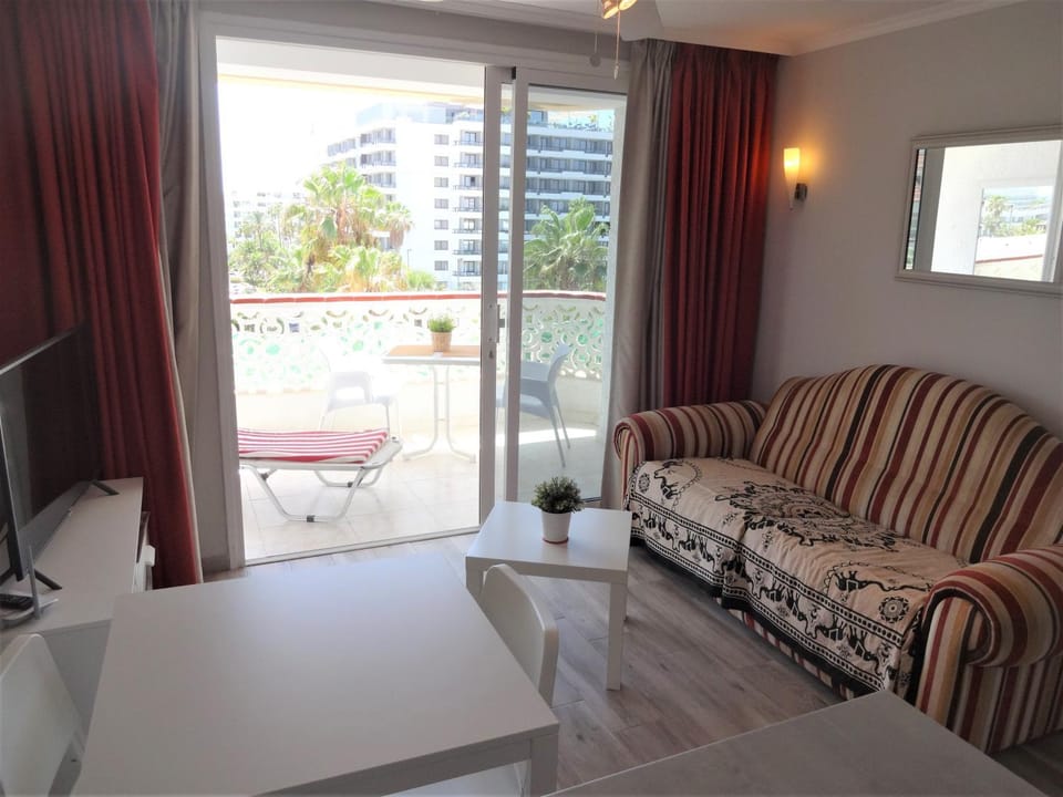 TV and multimedia, Balcony/Terrace, Living room