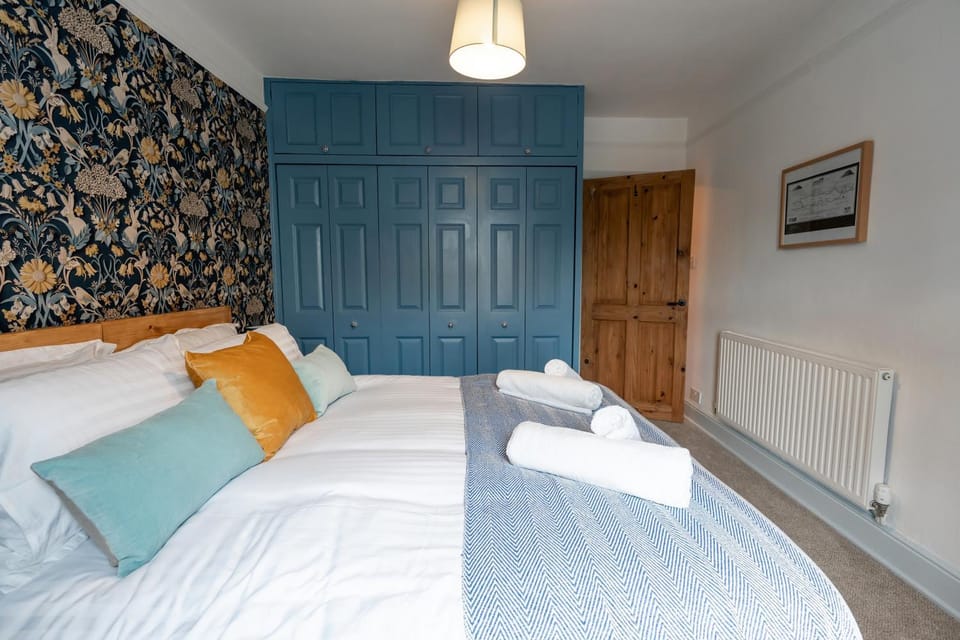 Bed, Bedroom, internet, towels, wardrobe