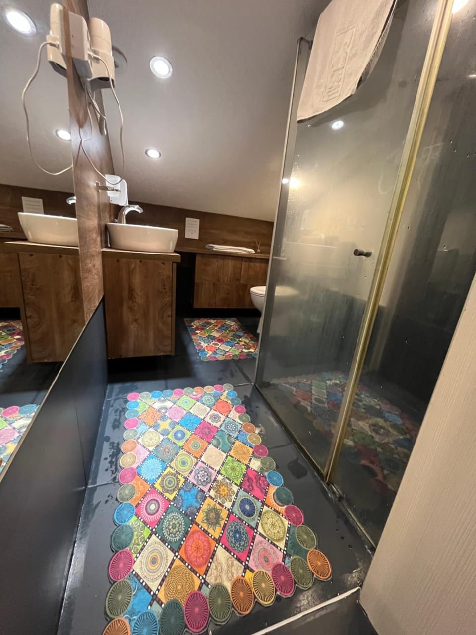 Shower, Bathroom, towels
