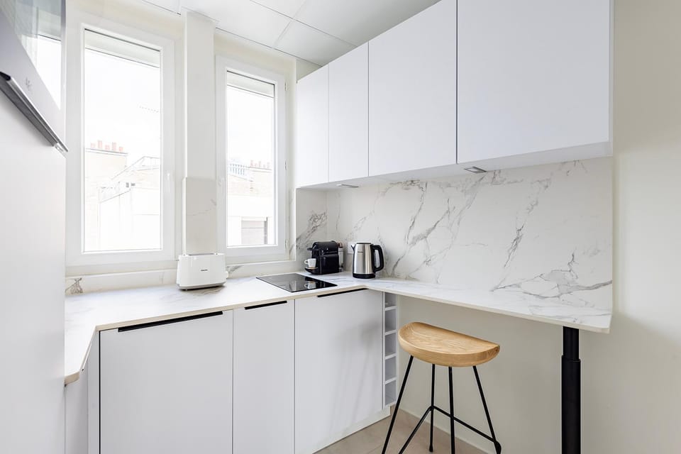 Coffee/tea facilities, Kitchen or kitchenette, stove, toaster