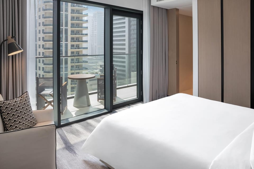 Bed, View (from property/room), Balcony/Terrace, Bedroom, City view