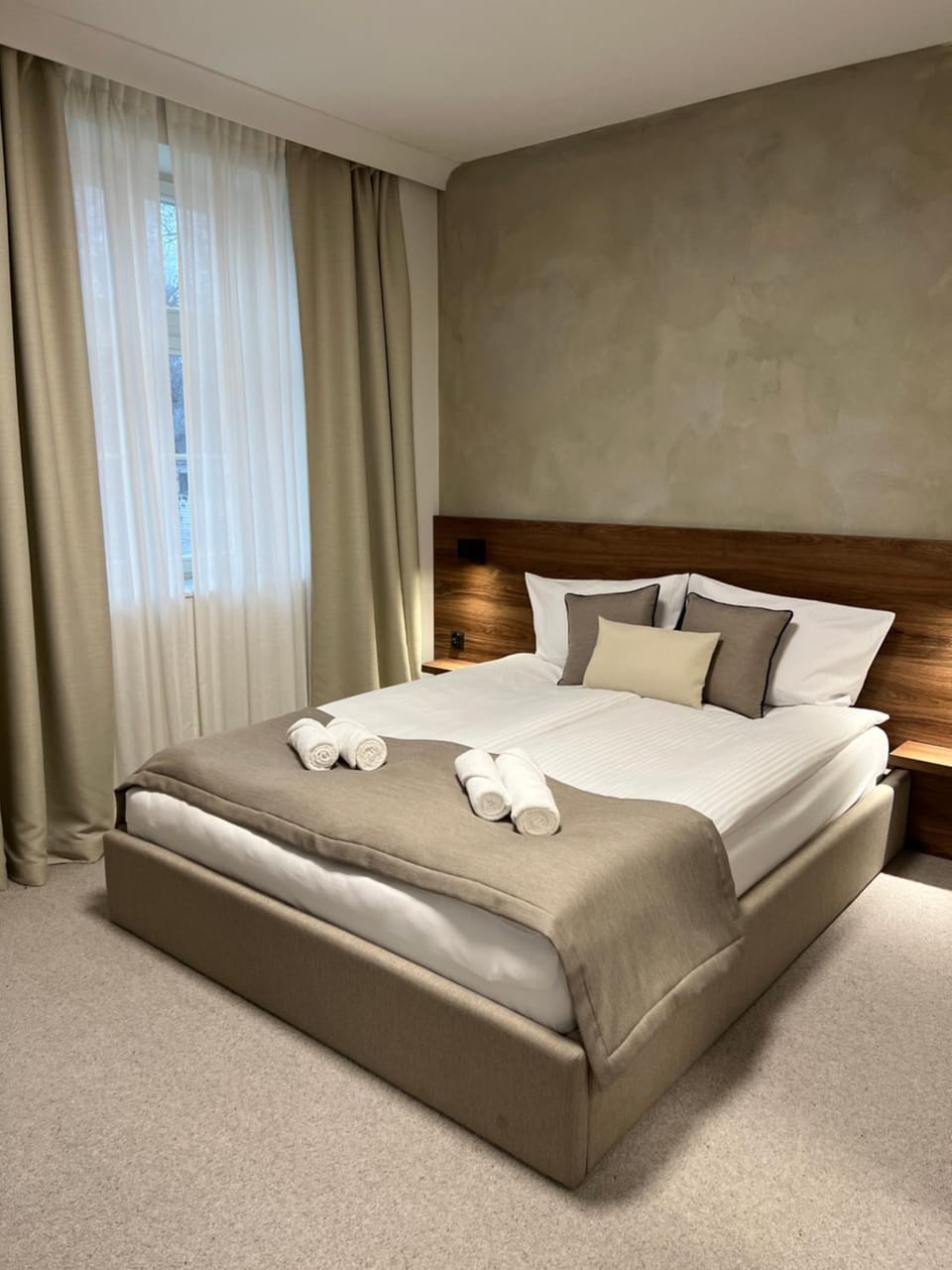 Bed, Photo of the whole room, Bedroom, towels