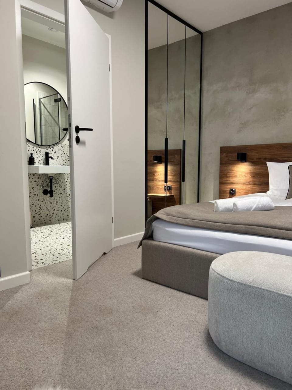 Bed, Bathroom, Photo of the whole room, Bedroom, towels, wardrobe, air conditioner