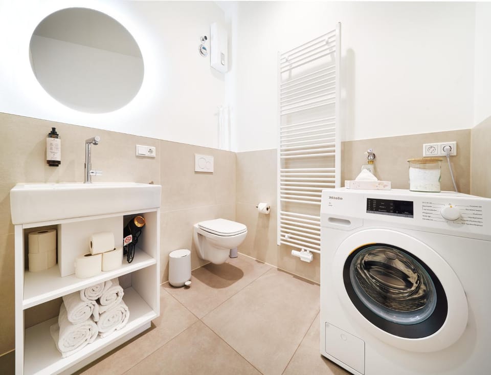 Toilet, Bathroom, towels, washing machine