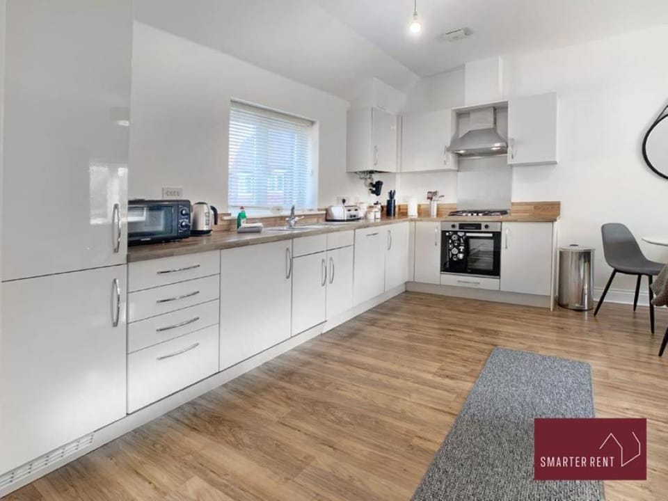 Bracknell - Maisonette Parking 2Bed House in Bracknell