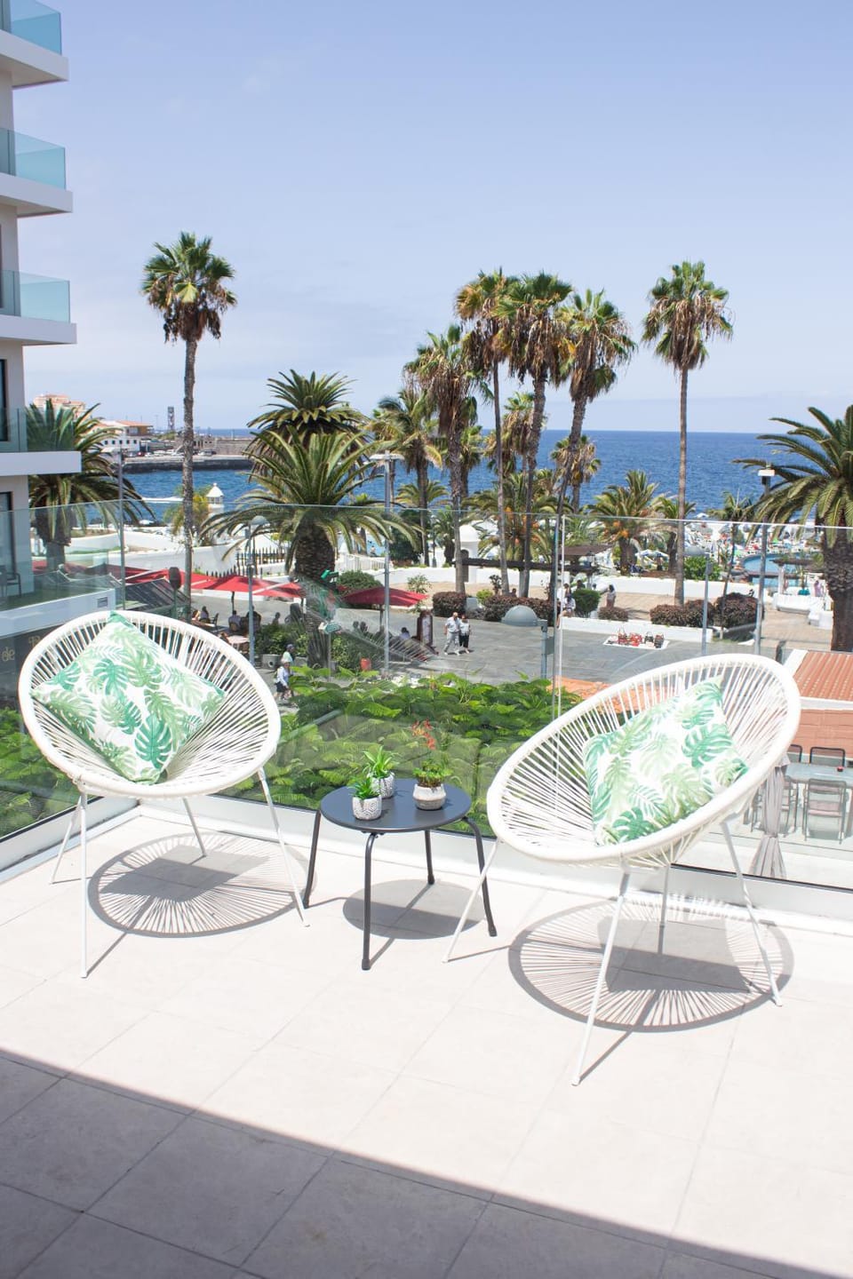 View (from property/room), Balcony/Terrace, City view, Landmark view, Pool view, Sea view, Street view