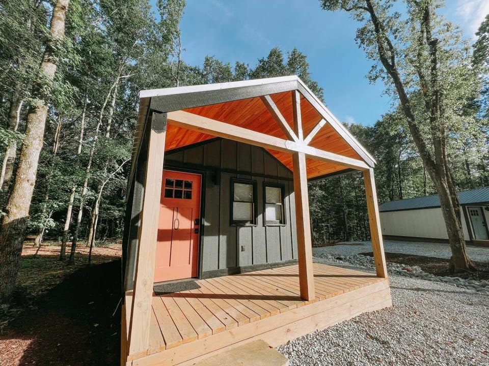 Cabin #10 One Bedroom with Kitchenette Cabin in Lake Hartwell