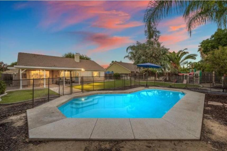 Pool view, Swimming pool, Swimming pool