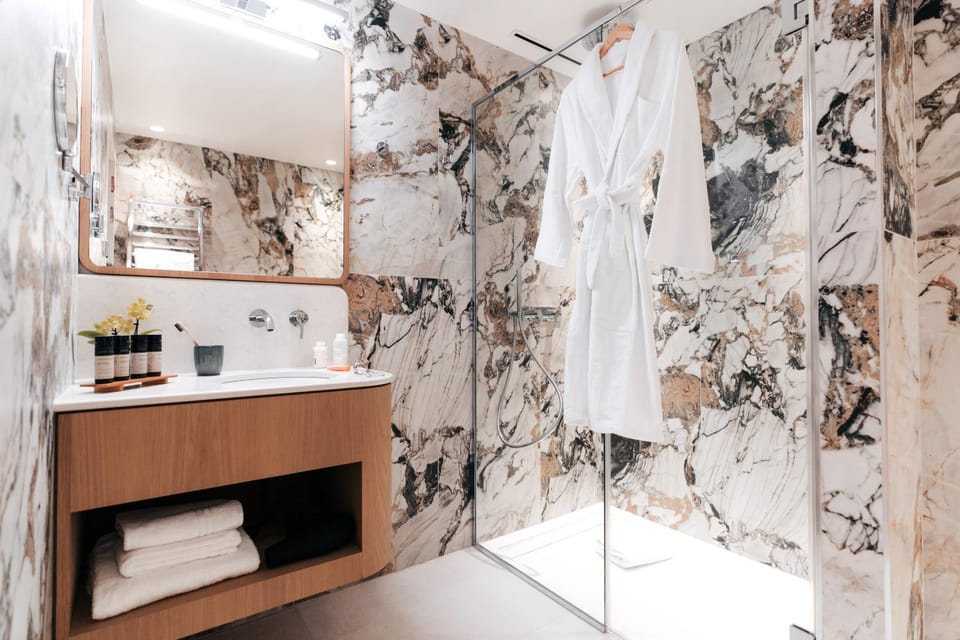 Shower, Bathroom, towels