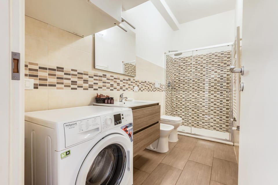 Shower, Toilet, Day, Night, Bathroom, Time of day, hair dryier, internet, towels, washing machine