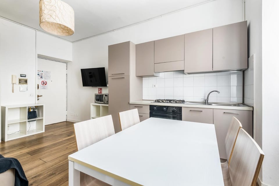 Spring, Day, Night, Winter, Summer, TV and multimedia, Kitchen or kitchenette, Living room, Seating area, Dining area, Autumn, Seasons, Time of day, heating, internet, oven, soundproof, stove, wardrobe, air conditioner
