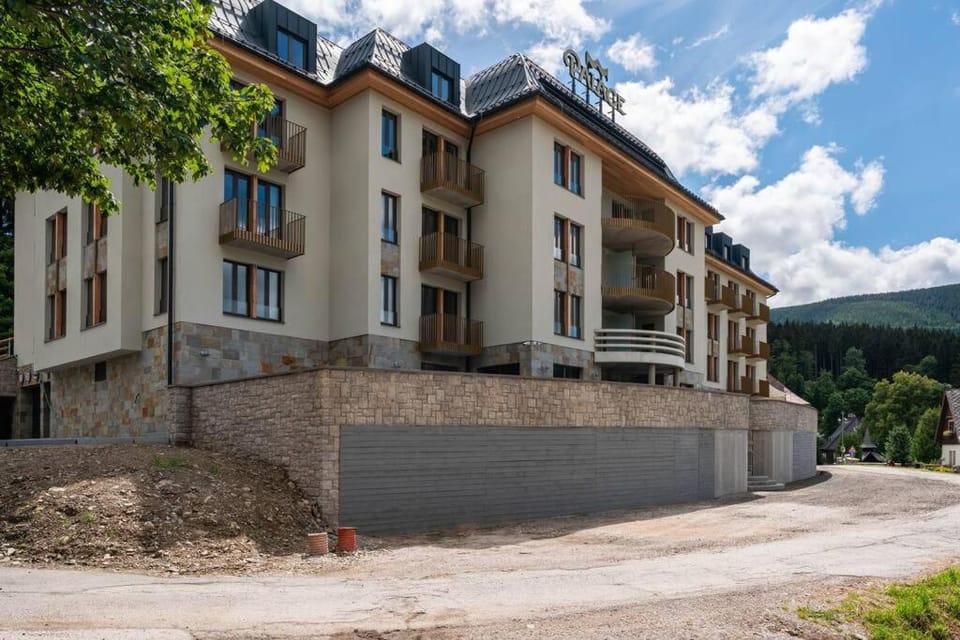 Residence Koubek - Útulný apartmán s výhledem a parkováním Apartment in Lower Silesian Voivodeship