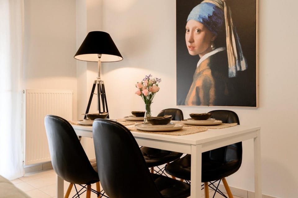 Living room, Decorative detail, Dining area