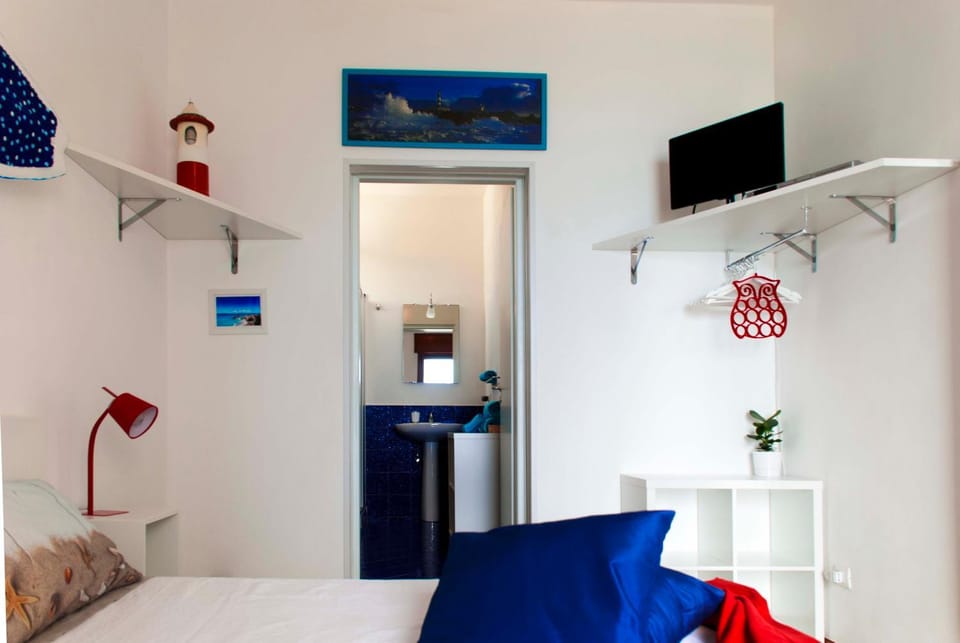 Bathroom, TV and multimedia, Photo of the whole room, Bedroom