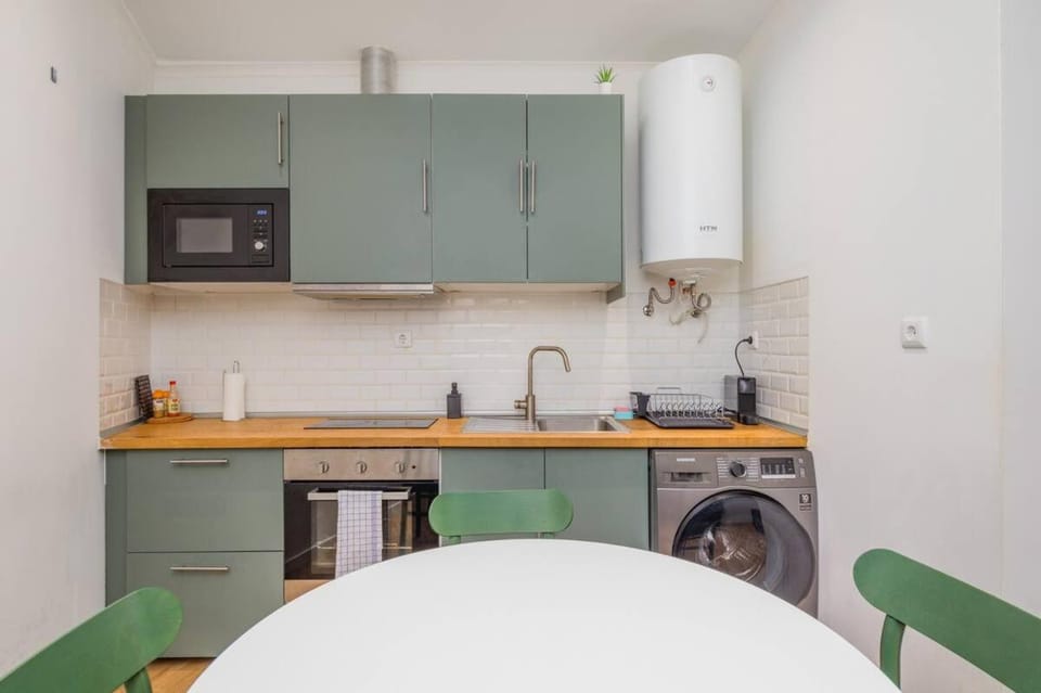 Kitchen or kitchenette, Dining area, oven, stove, washing machine, dryer